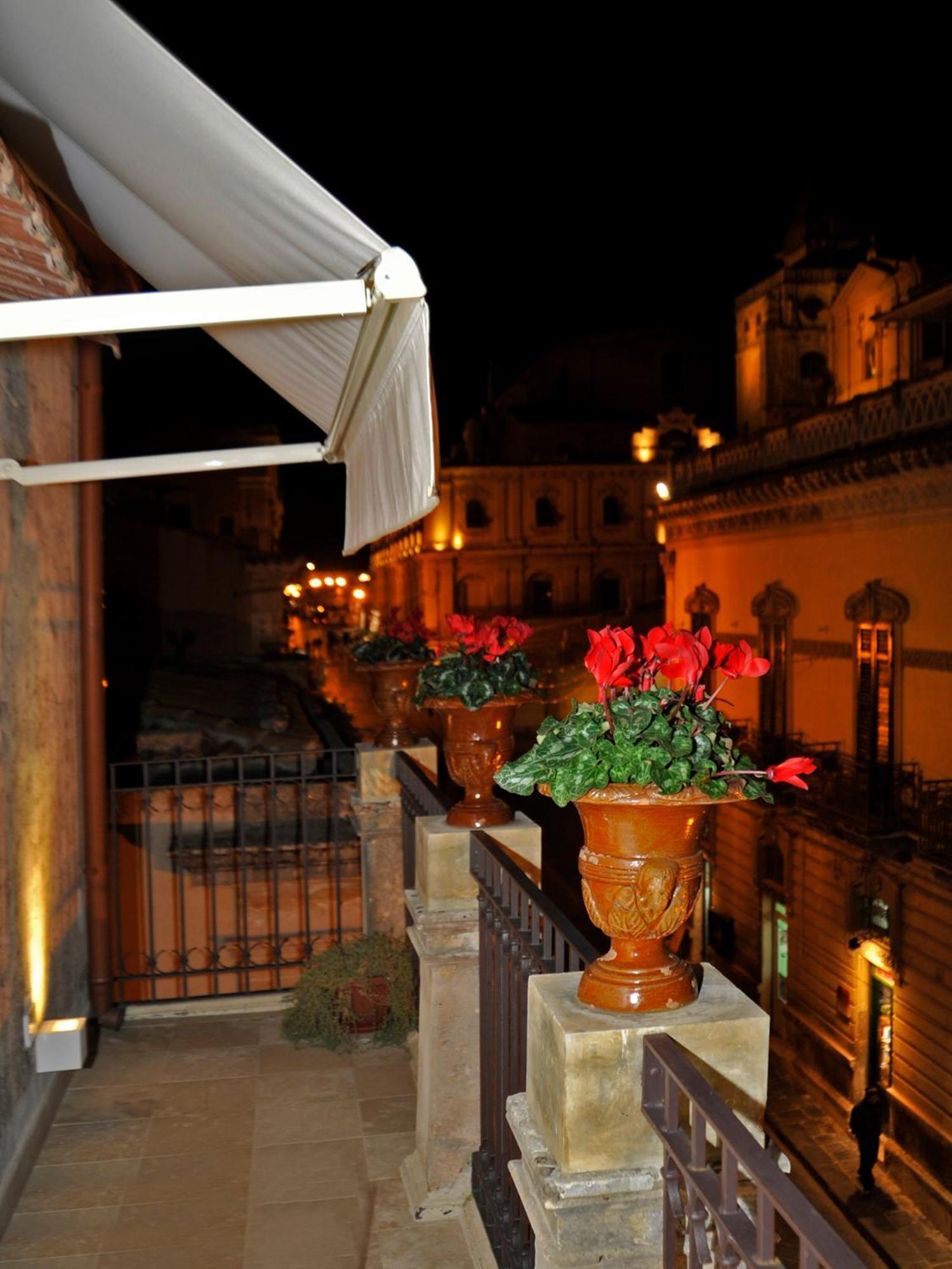 Hotel Porta Reale Ното Номер фото